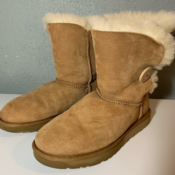 UGG Shoes - Chestnut Bailey Button Uggs